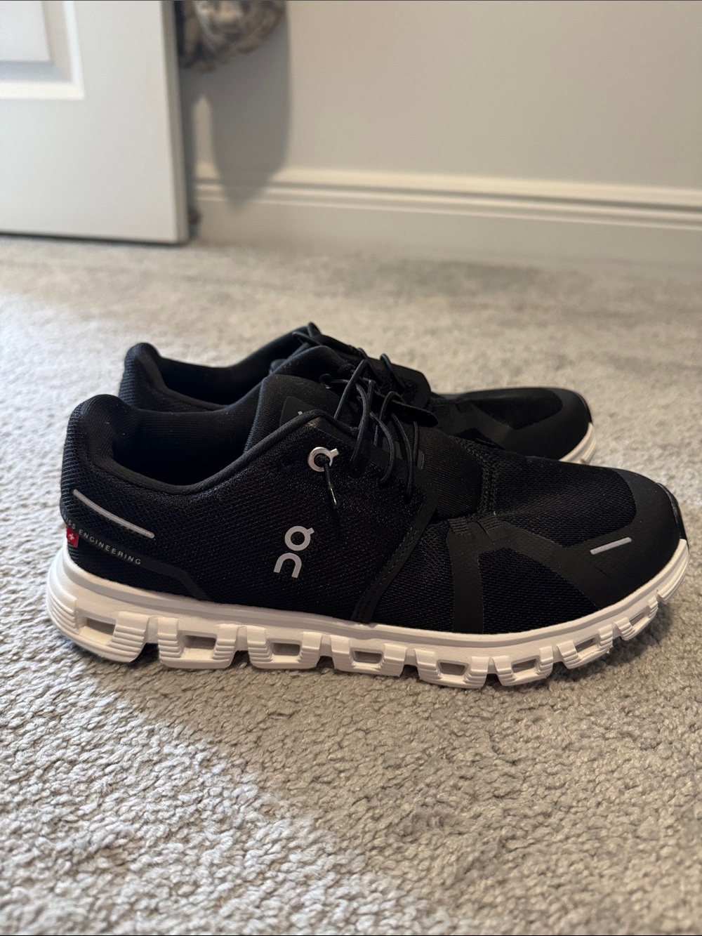 Women’s On Cloud (size 8) LIKE NEW 🆕